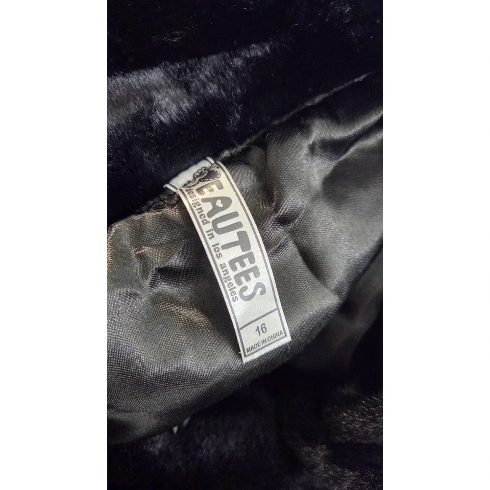 Beautees Girls Size Large (16) Black Faux Fur Cropped Shrug Coat Heart Buttons